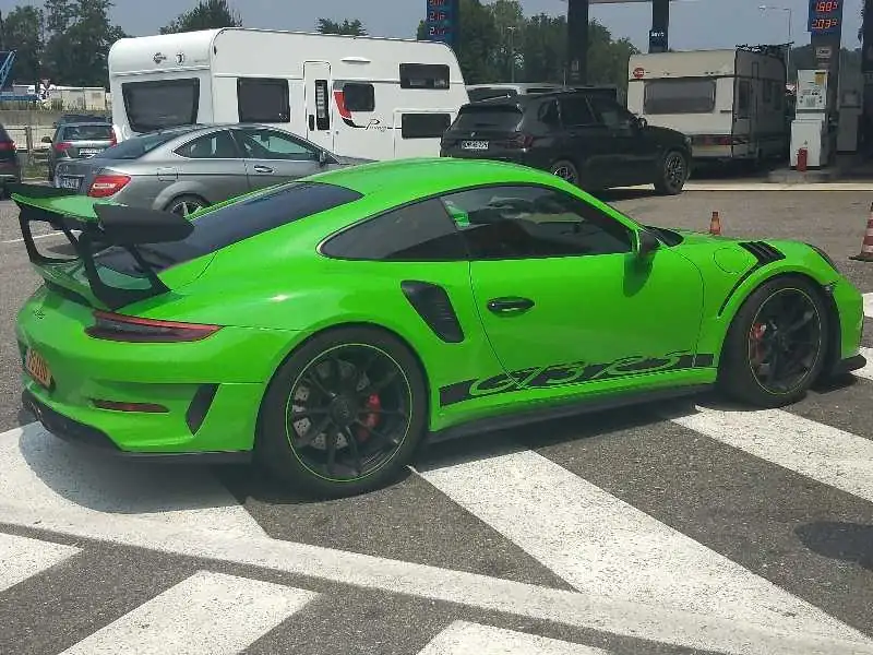 Porsche 911 GT2 RS (2018) spotted in Dijon, France
