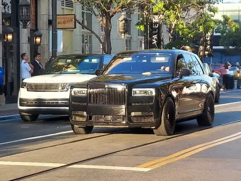 Rolls-Royce Cullinan (2018) spotted in Center, United States