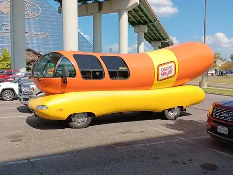 Oscar Mayer Wienermobile (2000) spotted in Memphis, United States