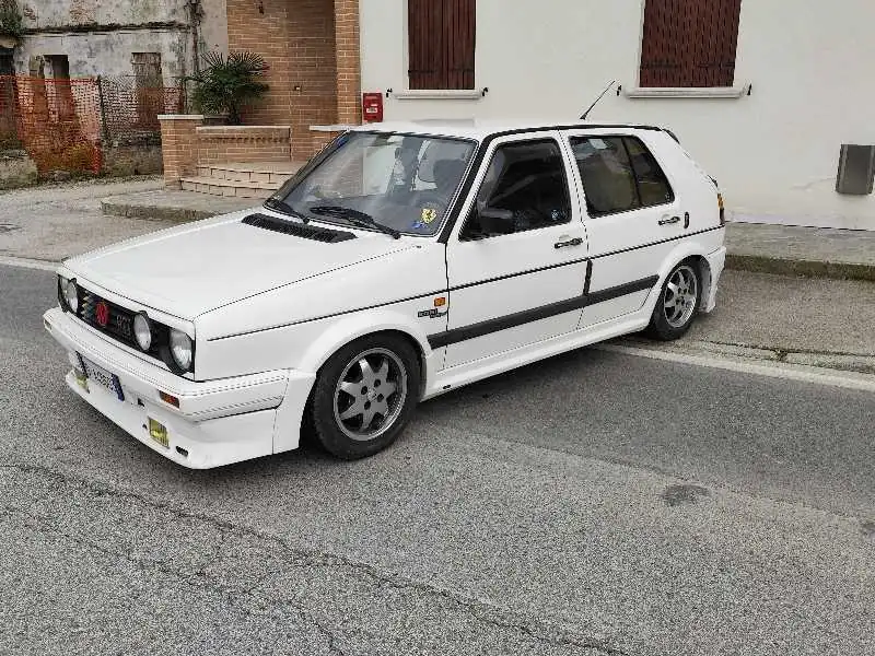 Volkswagen Golf GTI spotted in Padua