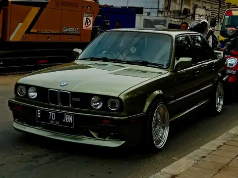 BMW E30 spotted in Tangerang, Indonesia