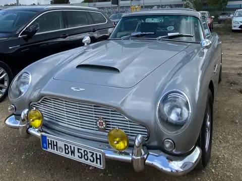 Aston Martin DB5 (1964) spotted in Lisbon, Portugal