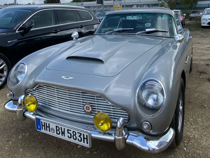 Aston Martin DB5 (1964) spotted in Lisbon, Portugal