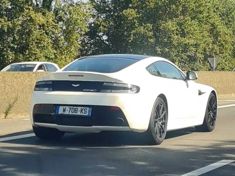 Aston Martin V12 Vantage S (2015) spotted in Rennes, France