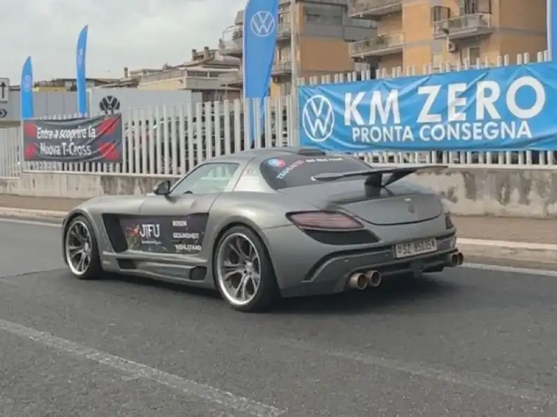 Mercedes-Benz SLS AMG (2015) spotted in Rome, Italy