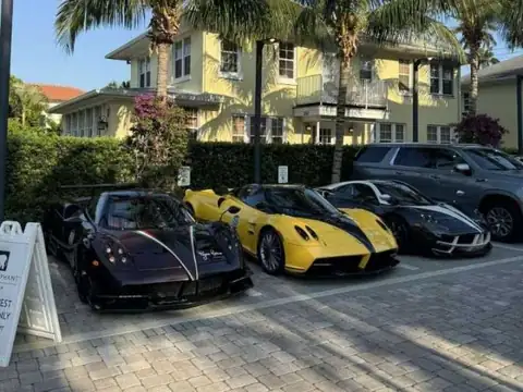 Pagani Zonda (2010) spotted in Mandi Dabwāli, India