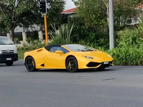 Lamborghini Huracán Spyder (2017) spotted in Auckland, New Zealand