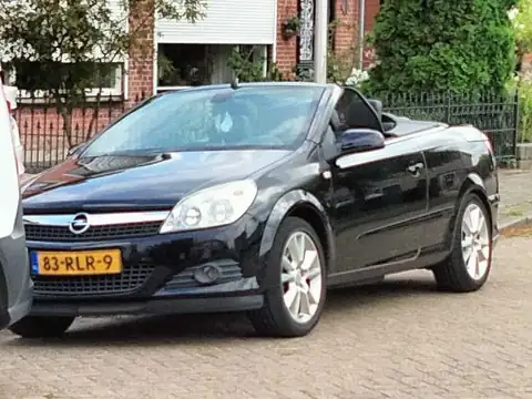 Opel Astra TwinTop (2008) spotted in Roosendaal, The Netherlands