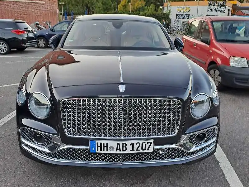 Bentley Flying Spur (2020) spotted in Hamburg, Germany