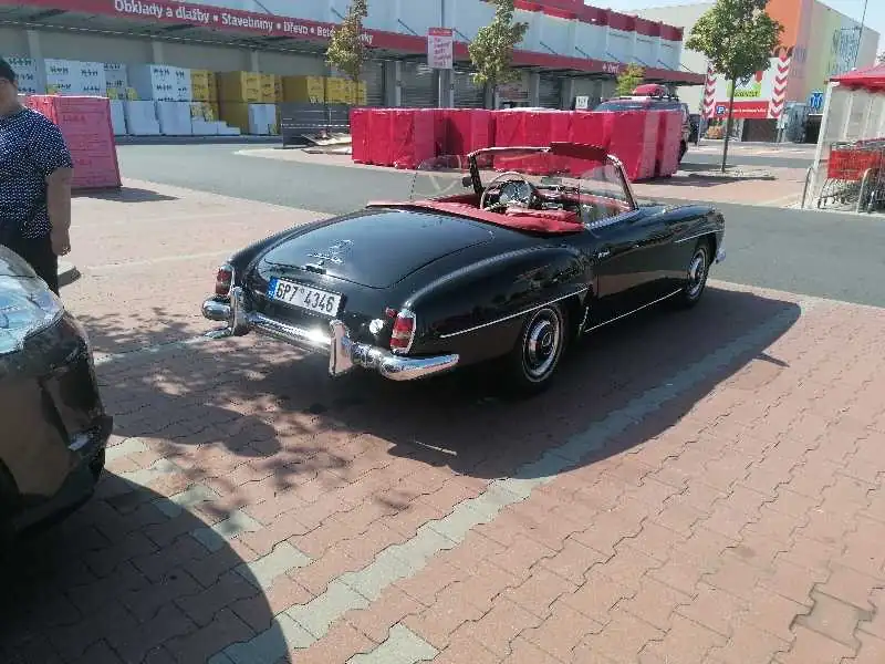 Mercedes-Benz 300SL Roadster spotted in Pilsen