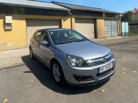 Opel Astra spotted in Târgu Neamţ