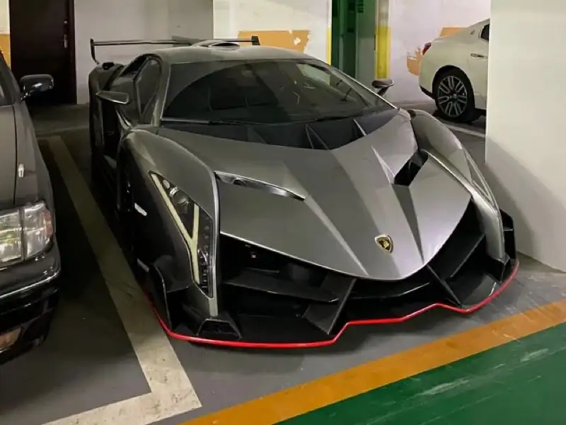 Lamborghini Veneno (2014) spotted in London, United Kingdom