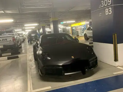 Porsche 911 Turbo S spotted in Al Farwānīyah