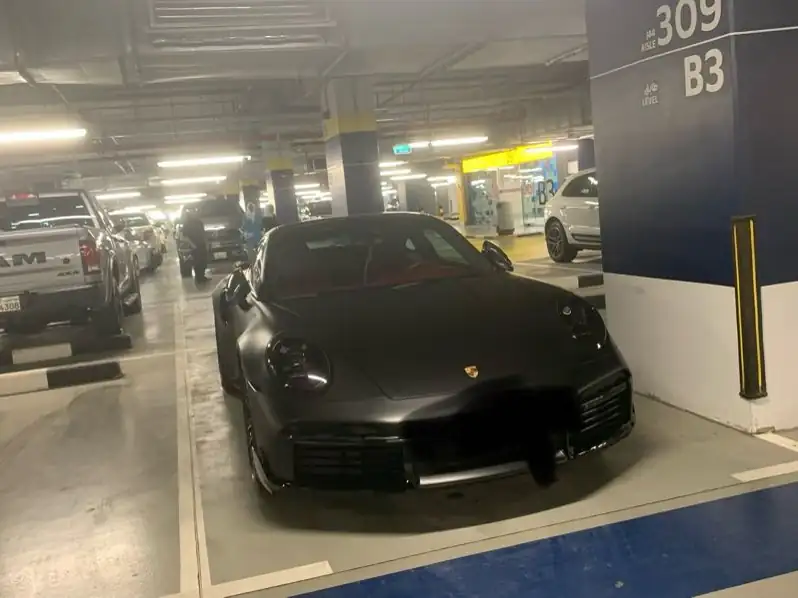 Porsche 911 Turbo S spotted in Al Farwānīyah