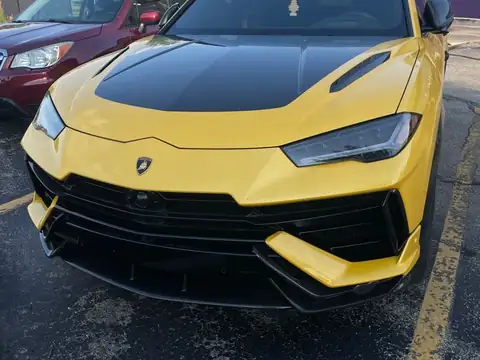Lamborghini Urus (2022) spotted in Lincoln, United States