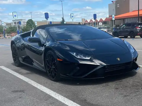 Lamborghini Huracán (2022) spotted in Aurora, United States