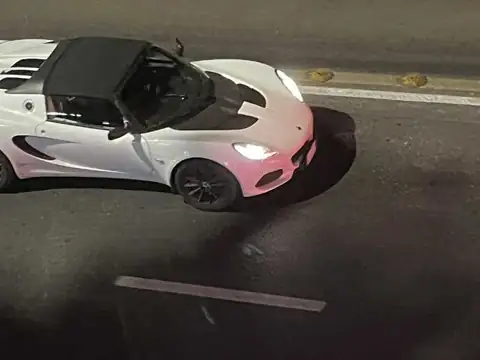 Lotus Elise (2015) spotted in Rome, Italy