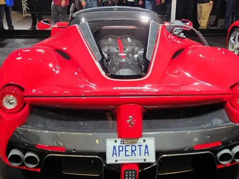 Ferrari LaFerrari Apertamente (2015) spotted in Montréal, Canada