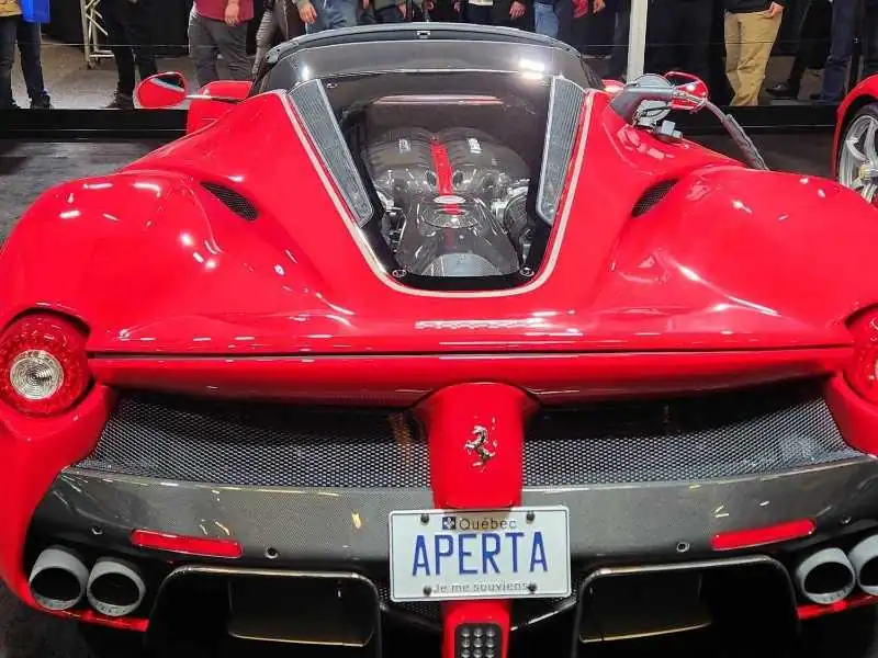 Ferrari LaFerrari Apertamente (2015) spotted in Montréal, Canada