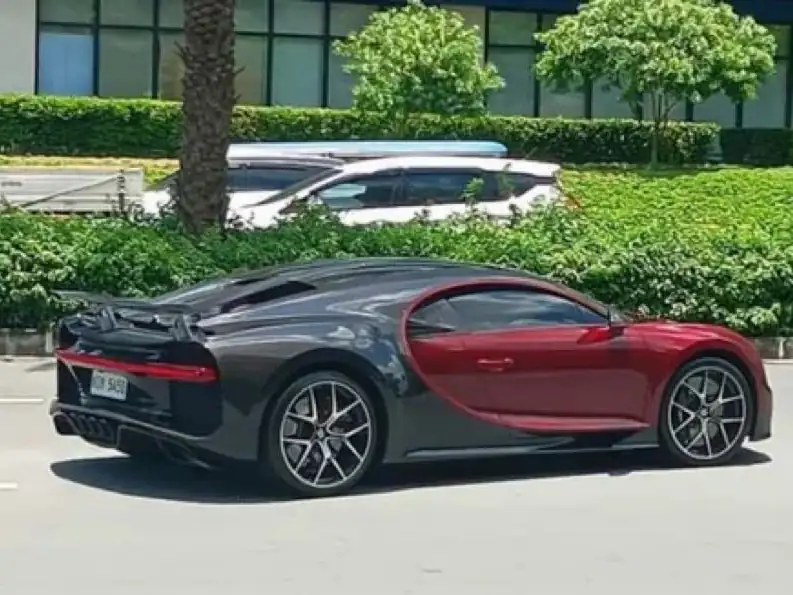 Bugatti Chiron spotted in Manila