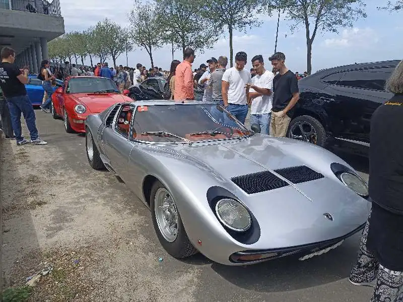 Lamborghini Miura (1969) spotted in Porto, Portugal