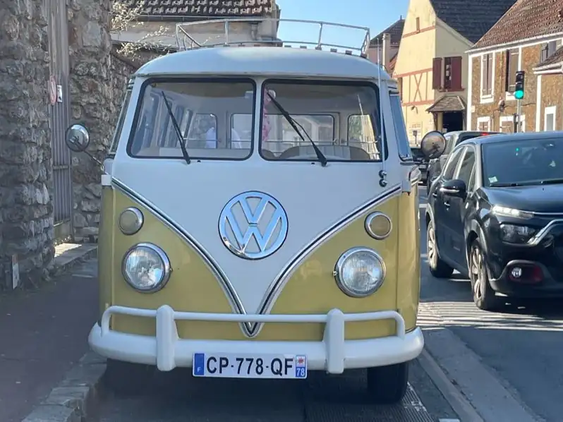 Volkswagen Type 2 (1960) spotted in Saint-Quentin-en-Yvelines, France