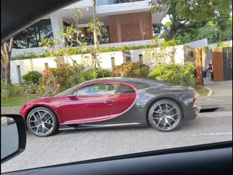 Bugatti Chiron (2017) spotted in Tô, Burkina Faso
