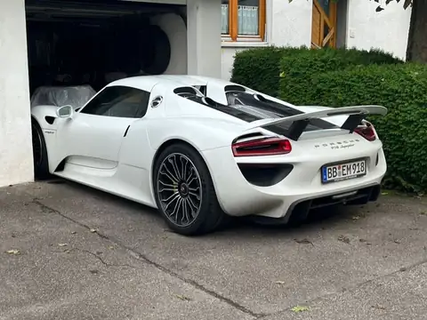 Porsche 918 Spyder (2015) spotted in Tübingen, Germany