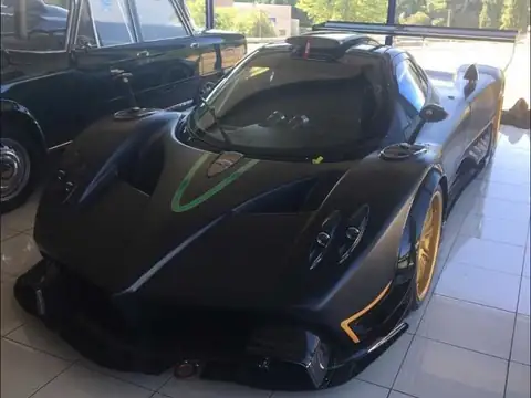 Pagani Zonda (2010) spotted in Cahors, France
