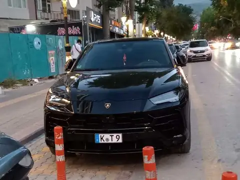 Lamborghini Urus (2021) spotted in Kütahya, Turkey