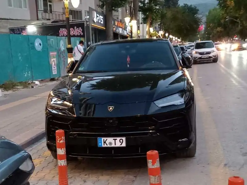 Lamborghini Urus (2021) spotted in Kütahya, Turkey