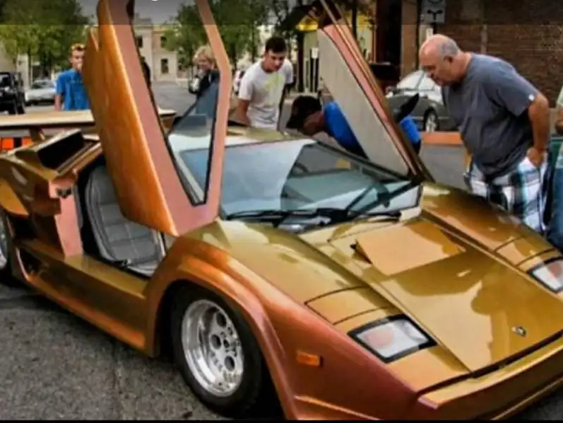 Lamborghini Countach (1980) spotted in Brandon, Canada