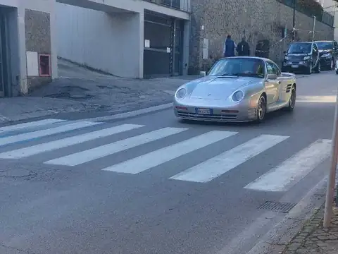 Porsche 959 (1986) spotted in Velletri, Italy