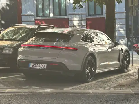 Porsche Taycan Sport Turismo (2023) spotted in Lisbon, Portugal