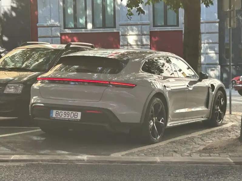 Porsche Taycan Sport Turismo (2023) spotted in Lisbon, Portugal
