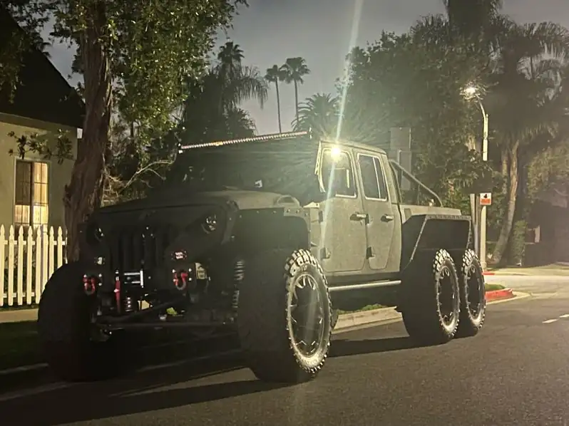 Jeep Gladiator 6x6 (2021) spotted in Los Angeles, United States