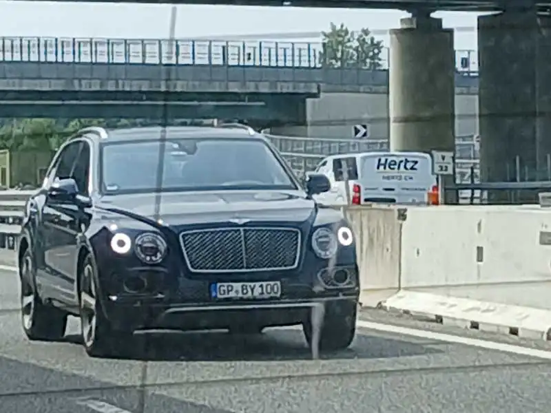 Bentley Bentayga (2021) spotted in Busto Arsizio, Italy