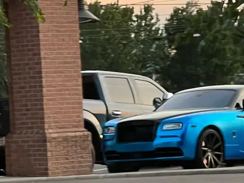 Rolls-Royce Wraith (2015) spotted in Iowa City, United States