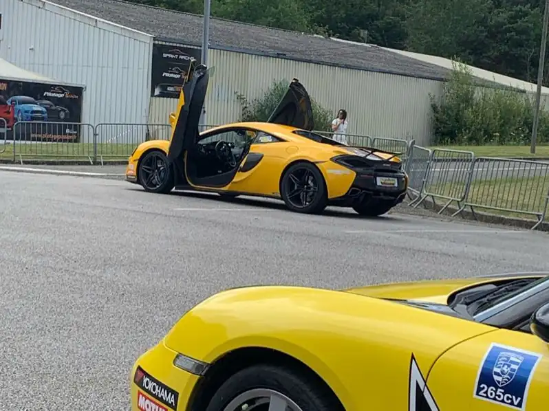 McLaren 570S spotted in Saint-Quentin-en-Yvelines