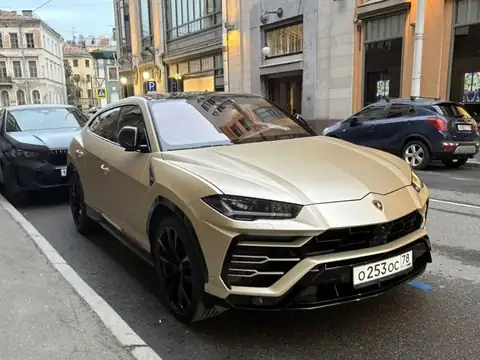 Lamborghini Urus spotted in Saint Petersburg