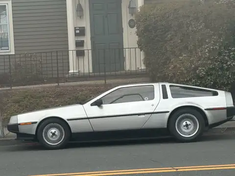 DeLorean DMC-12 (1981) spotted in Fairfield, United States