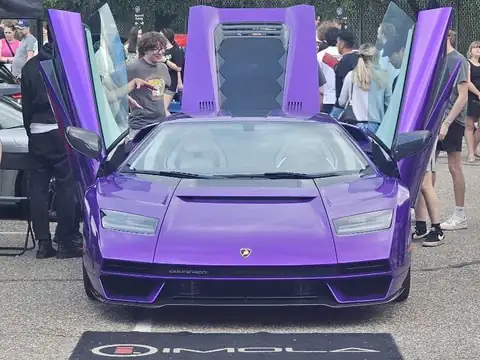 Lamborghini Countach spotted in Minneapolis