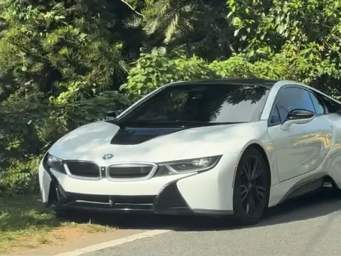 BMW i8 spotted in Caguas