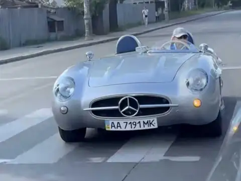 Mercedes-Benz 300 SLR spotted in Kyiv