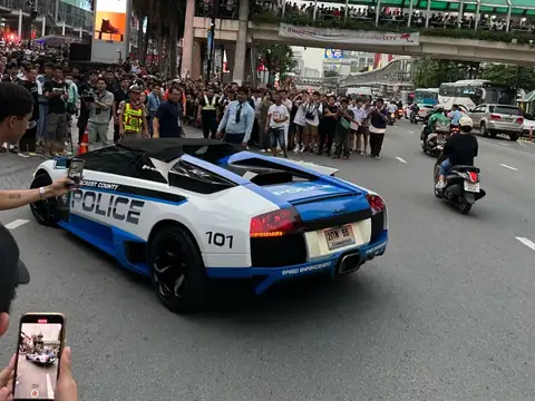Lamborghini Murciélago (2002) spotted in Bangkok, Thailand