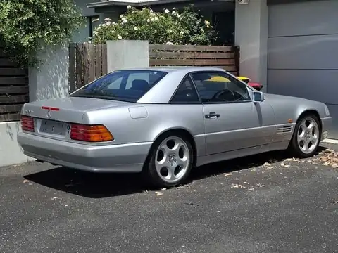 Mercedes-Benz SL600 (1992) spotted in Melbourne, Australia