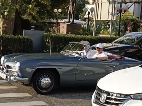 Mercedes-Benz 190SL (1955) spotted in Sochi, Russia