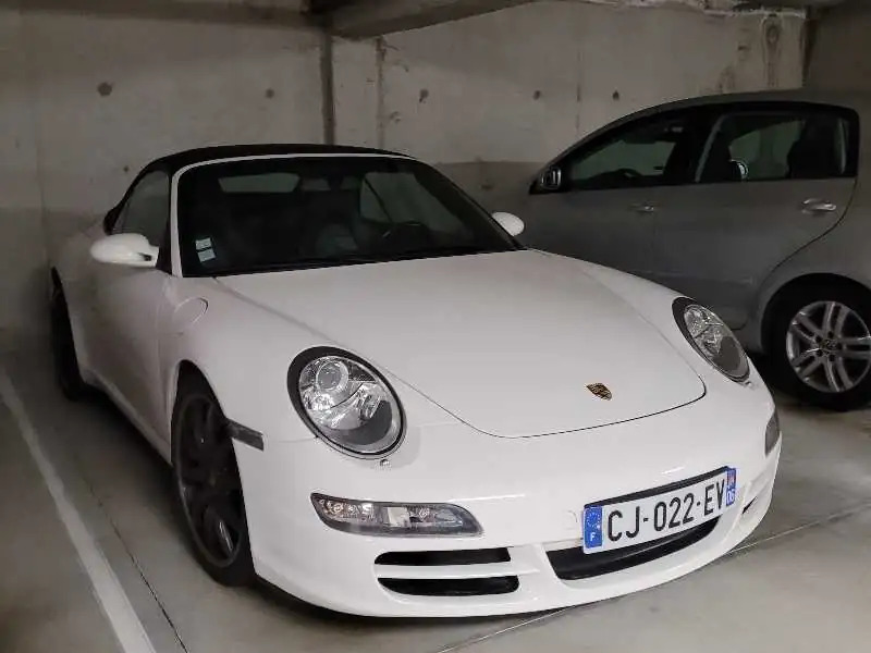 Porsche 911 Carrera 4S spotted in Roanne