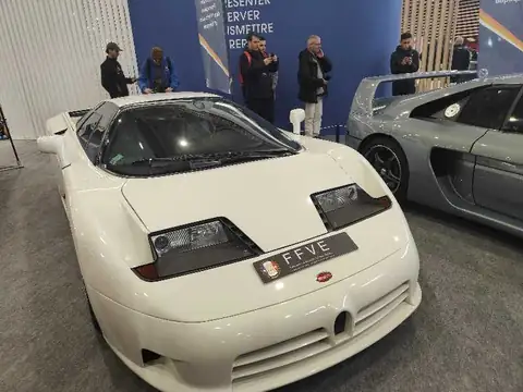 Bugatti EB110 (1991) spotted in Lyon, France