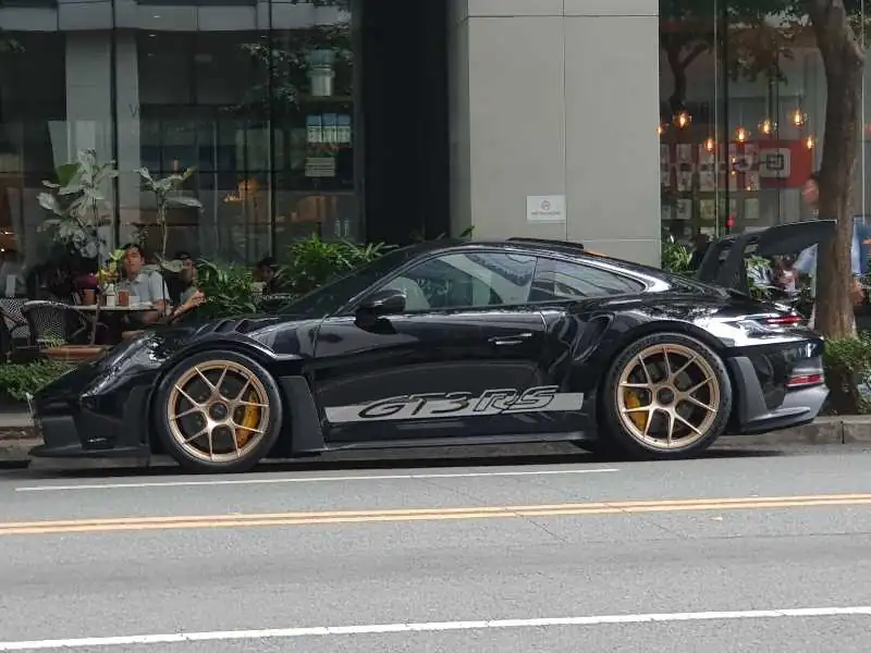 Porsche 911 GT3 RS (2022) spotted in Taguig, Philippines